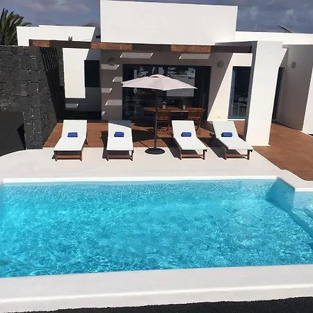 Miramar B1 Heated Pool Wifi Perfect For Families And Couples Alike * Playa Blanca (Lanzarote)